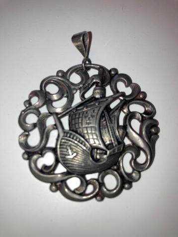 Vintage hanger Vikingschip diameter 4,8 cm. tbv ketting beschikbaar voor biedingen