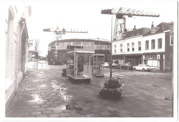 Foto Vlissingen 1973 - Coosje Buskenstraat - Telefooncel beschikbaar voor biedingen