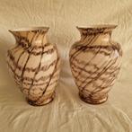 2 vintage geblazen glazen vazen roze/aubergine #200, Antiek en Kunst, Antiek | Vazen, Ophalen of Verzenden