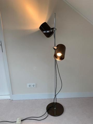 Vintage design vloerlamp met twee donkerbruine spots beschikbaar voor biedingen