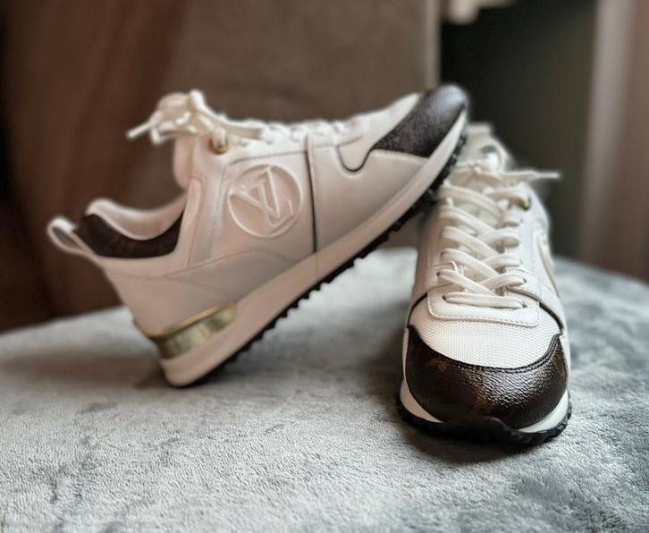 Louis Vuitton Run Away / LV sneakers In doos & ORIGINEEL, Kleding | Dames, Schoenen, Nieuw, Sneakers of Gympen, Zwart, Verzenden