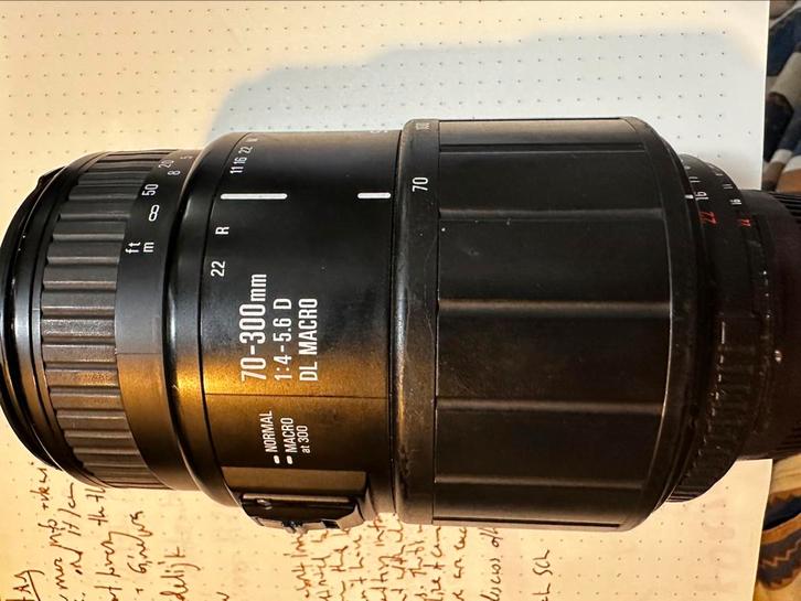 Sigma 70-300mm macro lens, Audio, Tv en Foto, Fotografie | Lenzen en Objectieven, Zo goed als nieuw, Macrolens, Zoom, Ophalen of Verzenden