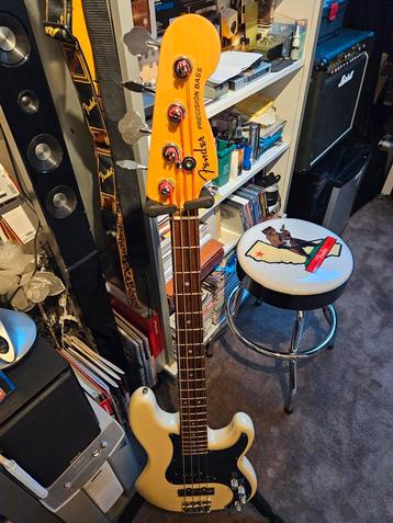 Fender elite basgitaar  beschikbaar voor biedingen