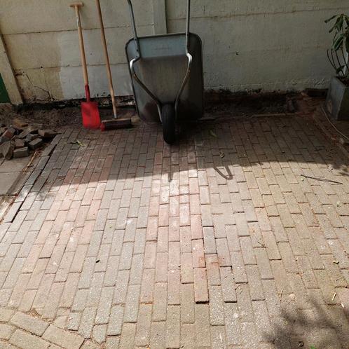 Gratis af te halen: klinkers en stoeptegels, Tuin en Terras, Tegels en Klinkers, Gebruikt, Klinkers, Beton, 10 m² of meer, Ophalen