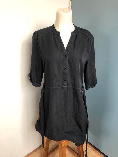 Numph antraciet zwart jurkje 42, Kleding | Dames, Jurken, Zo goed als nieuw, Maat 42/44 (L), Overige kleuren, Knielengte, Ophalen of Verzenden