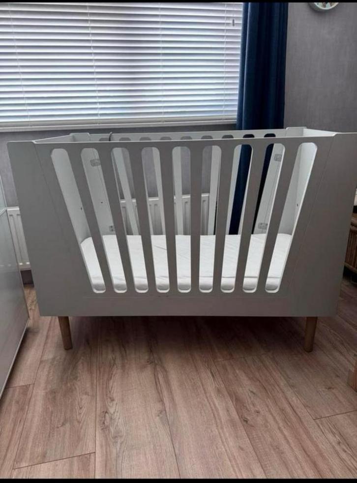 Done by deer Ledikant 60x120 grijs, Kinderen en Baby's, Babywiegjes en Ledikanten, Zo goed als nieuw, Ledikant, Ophalen