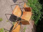 4 rieten stoeltjes met metalen poten, Huis en Inrichting, Ophalen, Gebruikt, Bruin, Leuke stijl