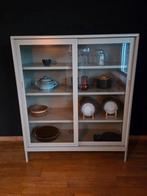 Mooie vitrinekast met glazen schuifdeuren, Huis en Inrichting, Kasten | Vitrinekasten, Ophalen, Met deur(en), 100 tot 150 cm, 100 tot 150 cm
