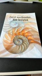 Karel de Corte - Eerst vasthouden, dan loslaten, Ophalen of Verzenden, Zo goed als nieuw, Karel de Corte