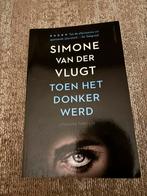Simone van der Vlugt - Toen het donker werd, Boeken, Ophalen of Verzenden, Zo goed als nieuw, Nederland