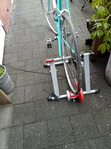 2 x soort rollerbank voor de racefiets of mountainbike beschikbaar voor biedingen