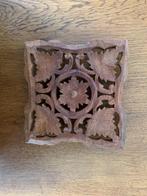 Vierkante Onderzetter Echt Houtsnijwerk India uit 1971 Nieuw, Ophalen of Verzenden, Huis en Inrichting