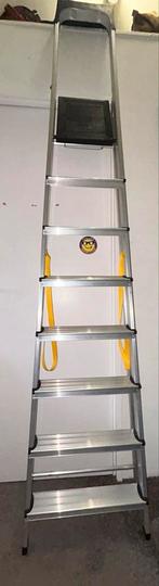 Handige trap voor binnen en buiten, Doe-het-zelf en Verbouw, Ladders en Trappen, Ophalen, Trap, Zo goed als nieuw, Opvouwbaar of Inschuifbaar