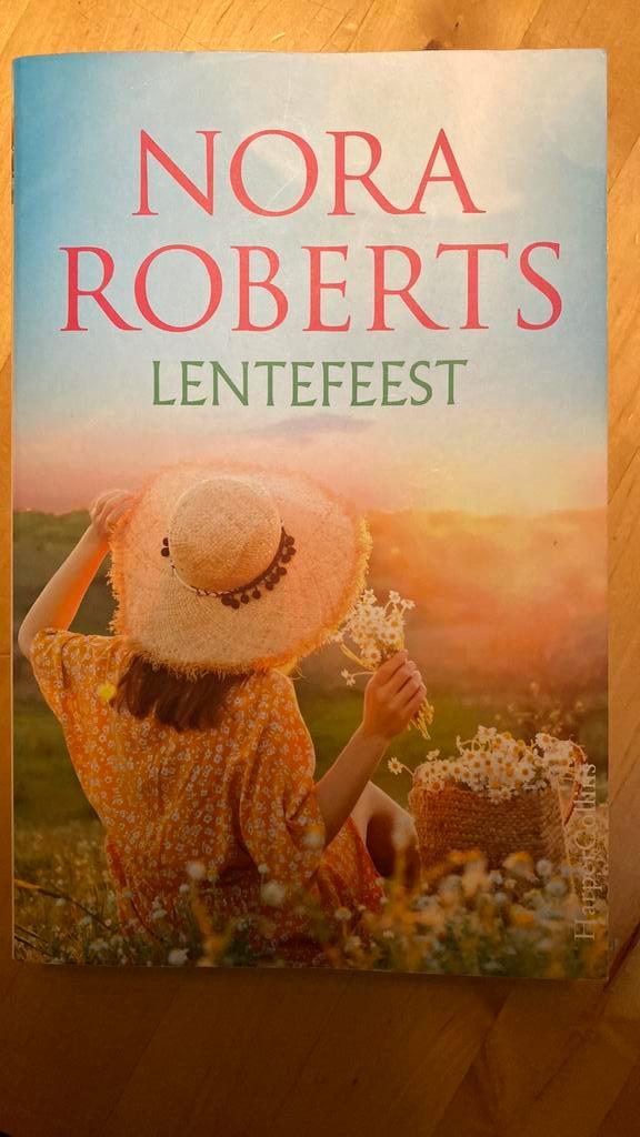 Nora Roberts - Lentefeest, Boeken, Literatuur, Zo goed als nieuw, Ophalen of Verzenden
