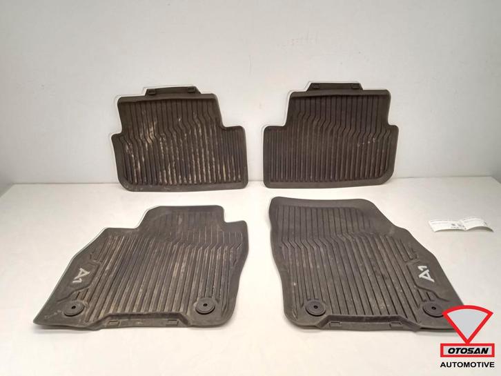 Audi A1 82A Mattenset Automatten Set Rubber Origineel!, Auto-onderdelen, Interieur en Bekleding, Audi, Gebruikt, Ophalen of Verzenden