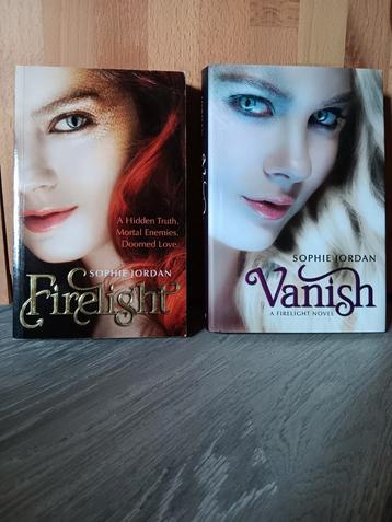 Sophie Jordan: Firelight en Vanish Engelstalige boeken  beschikbaar voor biedingen