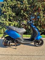 Piaggo zip 4 takt, Fietsen en Brommers, Scooters | Piaggio, Ophalen, Zo goed als nieuw, Benzine, Zip