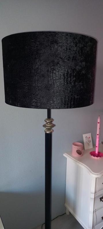 Zwarte velours lampenkap croco. Diameter 48 cm 30 cm hoog. beschikbaar voor biedingen