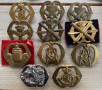 11 Militaire baret emblemen. Allemaal oogjes en voetje., Verzamelen, Militaria | Algemeen, Ophalen of Verzenden, Landmacht, Nederland