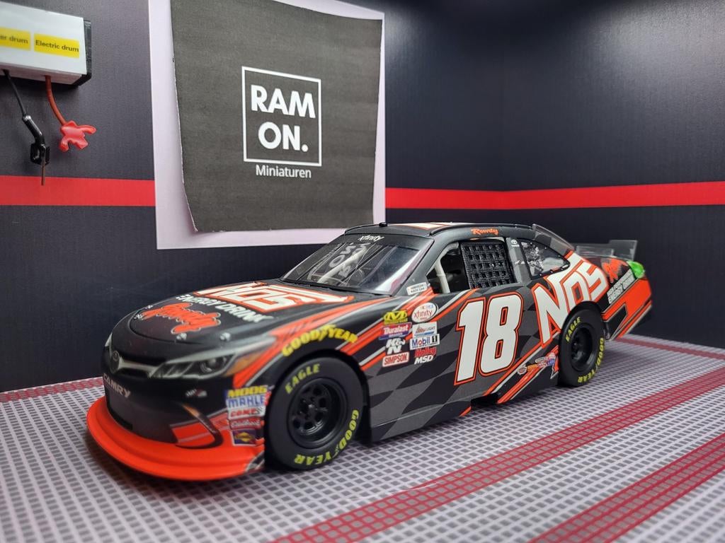 1/24 #18 Kyle Busch NOS Energy 2017, Hobby en Vrije tijd, Modelauto's | 1:24, Ophalen of Verzenden, Zo goed als nieuw, Auto, Overige merken
