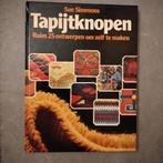Tapijten weven en knopen; diverse boeken en bladen, Gelezen, Diverse auteurs, Ophalen of Verzenden, Overige onderwerpen