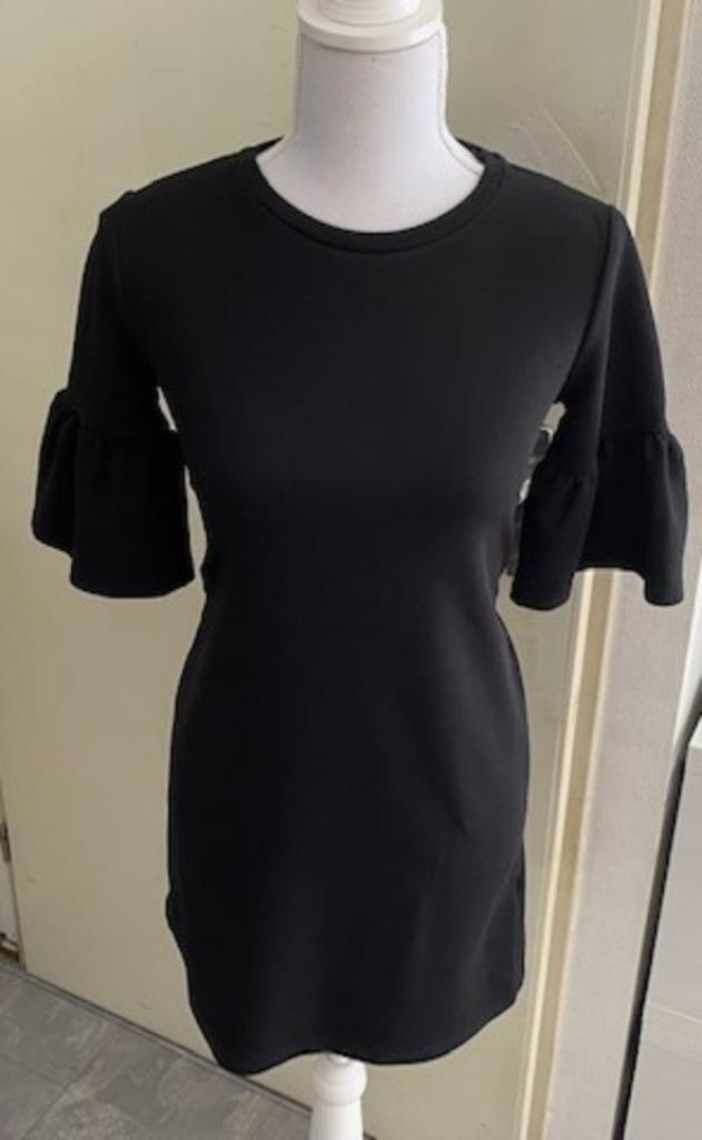 Mooie zwarte jurk van Pull & Bear, maat XS (qwe), Kleding | Dames, Jurken, Zo goed als nieuw, Maat 34 (XS) of kleiner, Zwart, Boven de knie
