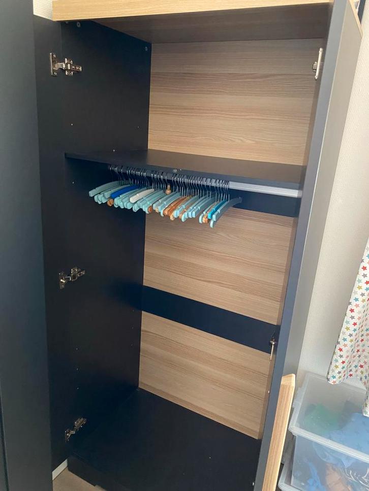 Mooie zwarte kledingkast, Huis en Inrichting, Kasten | Roldeurkasten en Archiefkasten, Zo goed als nieuw, 150 tot 200 cm, 50 tot 100 cm