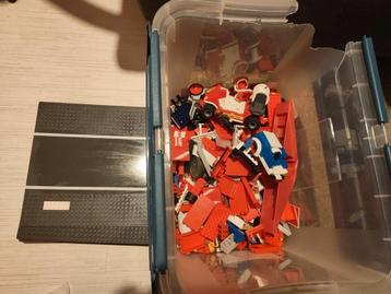 Grote bak LEGO + wegplaten! beschikbaar voor biedingen