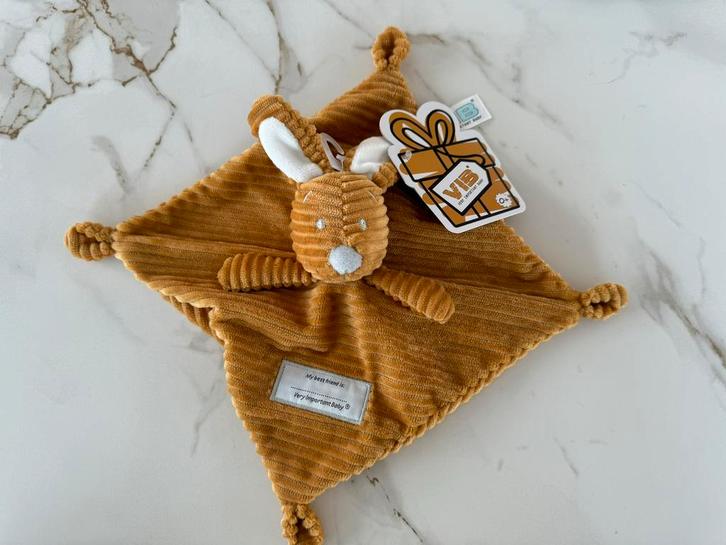 Te koop: NIEUW! Knuffeldoekje VIB konijn oker geel, Kinderen en Baby's, Speelgoed | Knuffels en Pluche, Nieuw, Konijn, Ophalen of Verzenden