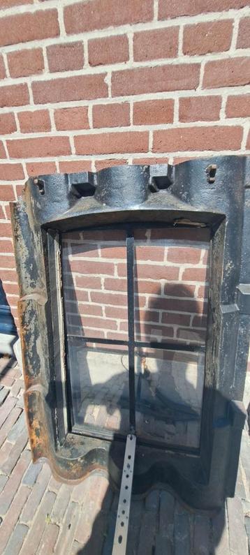 Nostalgisch gietijzeren 9 pans uitzetraam beschikbaar voor biedingen