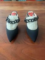 Love Moschino, muitljes met hartjes, maat 37, Ophalen of Verzenden, Zo goed als nieuw, Zwart, Sandalen of Muiltjes