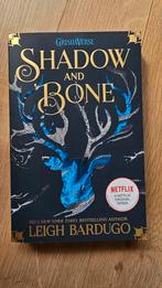 Shadow and Bone, Ophalen of Verzenden, Zo goed als nieuw