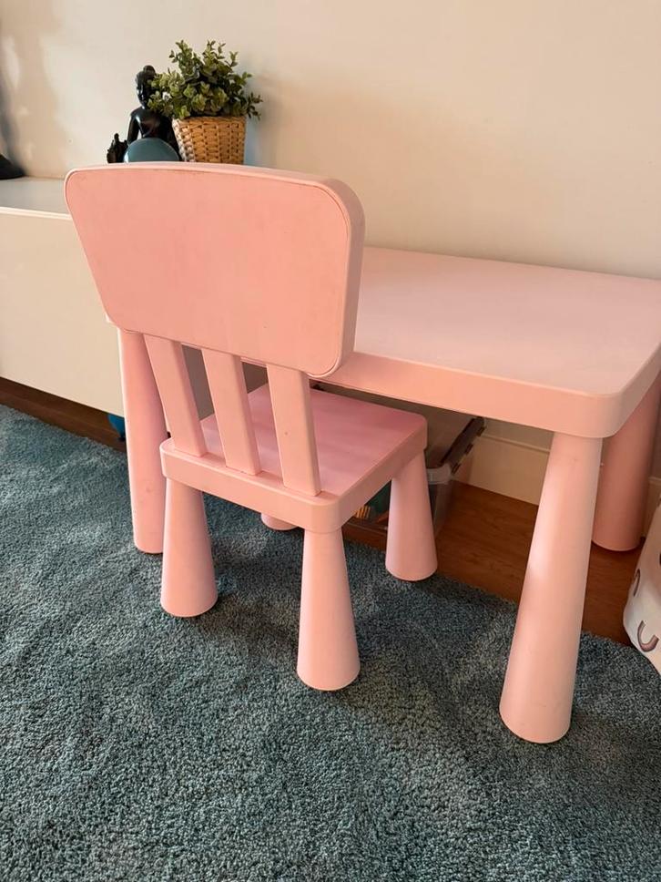 Kinder tafeltje met stoel, Kinderen en Baby's, Kinderkamer | Tafels en Stoelen, Zo goed als nieuw, Tafel(s) en Stoel(en), Ophalen