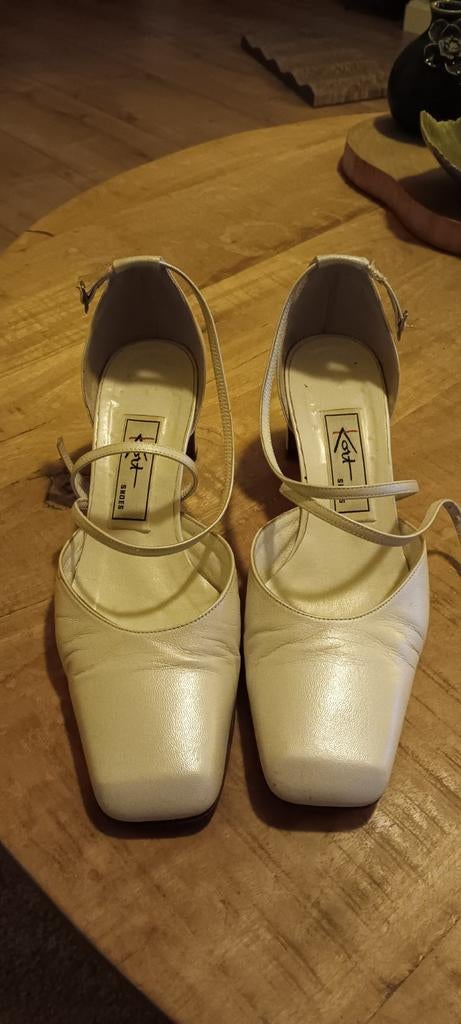 Elegante ivoor witte bruidsschoenen. maat 38.5, Kleding | Dames, Schoenen, Zo goed als nieuw, Schoenen met hoge hakken, Wit, Ophalen of Verzenden
