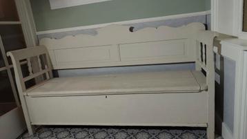 Authentieke Hongaarse Klepbank beschikbaar voor biedingen