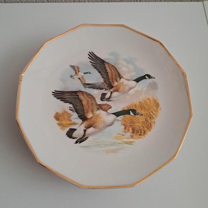 (r) Hoekig bord op voet
Gestempeld P. Pastaud Limoges, Antiek en Kunst, Antiek | Porselein, Ophalen