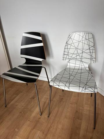 Twee mooie zwart wit design stoelen Loods 5 beschikbaar voor biedingen