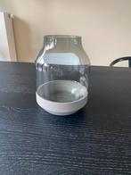 Muuto elevated vaas - Vase - Design, Huis en Inrichting, Woonaccessoires | Vazen, Minder dan 50 cm, Glas, Ophalen of Verzenden
