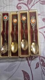 Zilveren lepeltjes en gebakvorkjes met diverse afbeeldingen, Ophalen