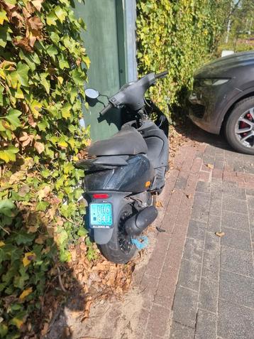 Piaggio zipp.wok.jaar geleden lopend weggezet. beschikbaar voor biedingen