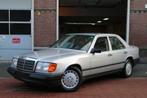 Mercedes-Benz 300E (W124) - Weinig KMs/Wegenbelastingvrij, Auto's, Oldtimers, Automaat, 188 pk, Achterwielaandrijving, Mercedes-Benz