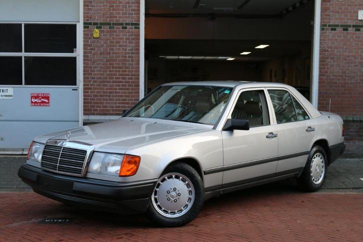 Mercedes-Benz 300E (W124) - Weinig KMs/Wegenbelastingvrij, Auto's, Oldtimers, Bedrijf, ABS, Airbags, Airconditioning, Alarm, Centrale vergrendeling
