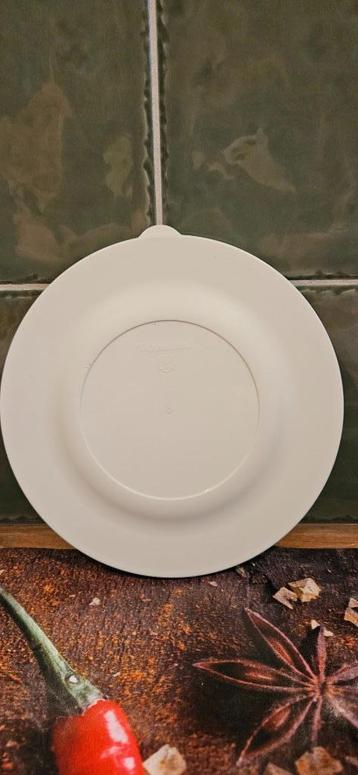 Tupperware deksels beschikbaar voor biedingen
