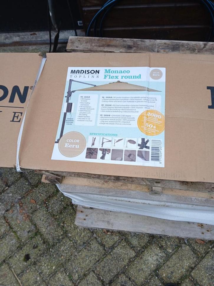 Madison Monaco Flex Round Zweefparasol Nieuw in Doos, Tuin en Terras, Parasols, Nieuw, Zweefparasol, 3 tot 4 meter, Kantelbaar