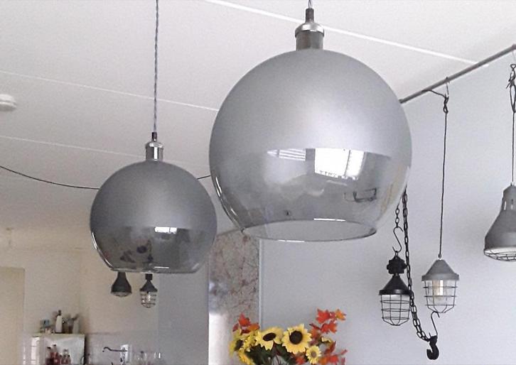 Twee mooie design hanglampen - complete set - handgemaakt, Huis en Inrichting, Lampen | Wandlampen, Gebruikt, Glas, Ophalen