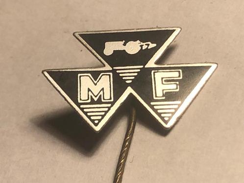 Metalen MF MASSEY FERGUSON Tractorenmerk Speld (Zwart)., Verzamelen, Speldjes, Pins en Buttons, Zo goed als nieuw, Speldje of Pin