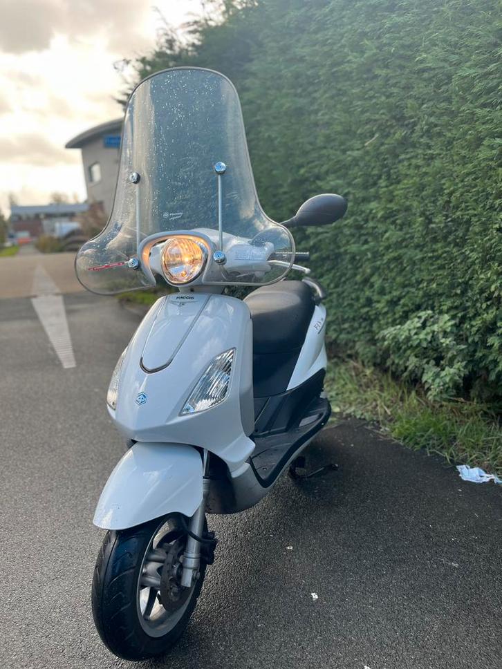 Piaggio fly 4takt, Fietsen en Brommers, Snorfietsen en Snorscooters, Zo goed als nieuw, Piaggio, Benzine, Ophalen