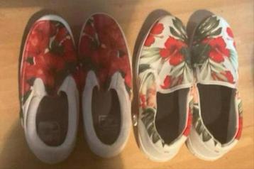 2 Paar Instappers met bloemen - Maat 42 beschikbaar voor biedingen
