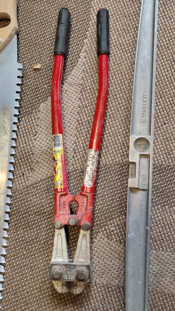 Gereedschap: Waterpas, Betonschaar, Zaag beschikbaar voor biedingen