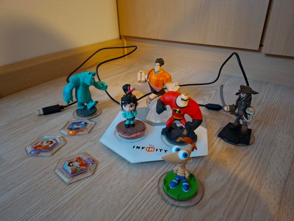 Disney Infinity Starter Pack, Spelcomputers en Games, Games | Overige, Gebruikt, 1 speler, Eén computer, Vanaf 7 jaar